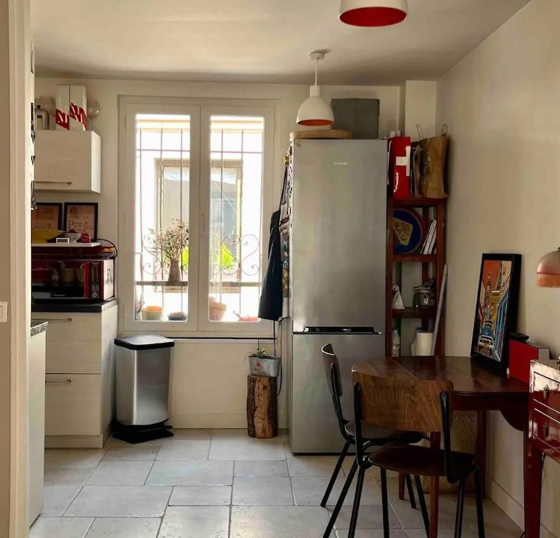 Apartment Large, Quiet, Familial Top Floor Duplex Paris