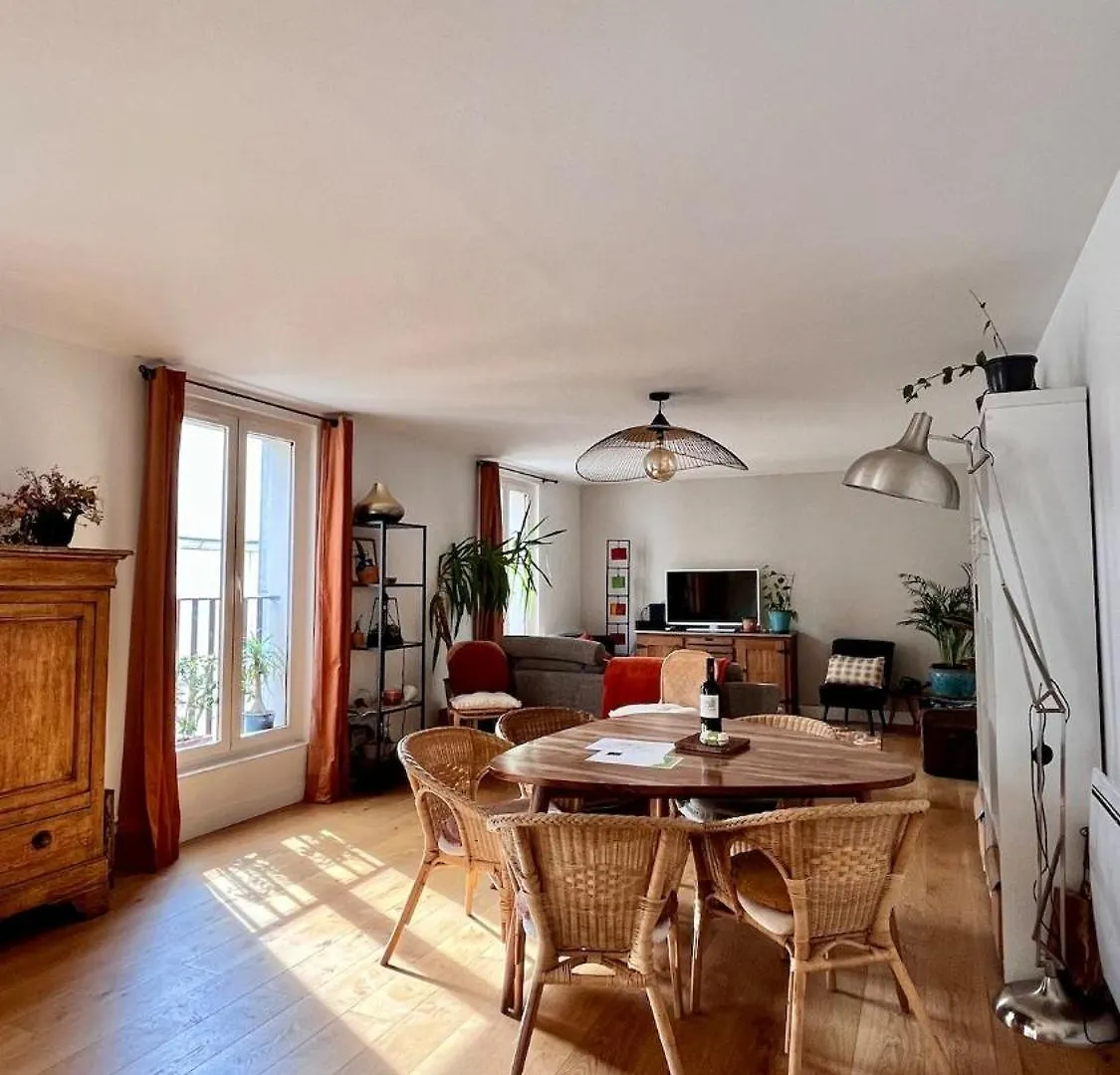 Large, Quiet, Familial Top Floor Duplex Paris 0*,