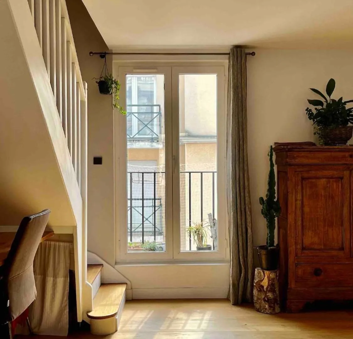 Apartment Large, Quiet, Familial Top Floor Duplex Paris