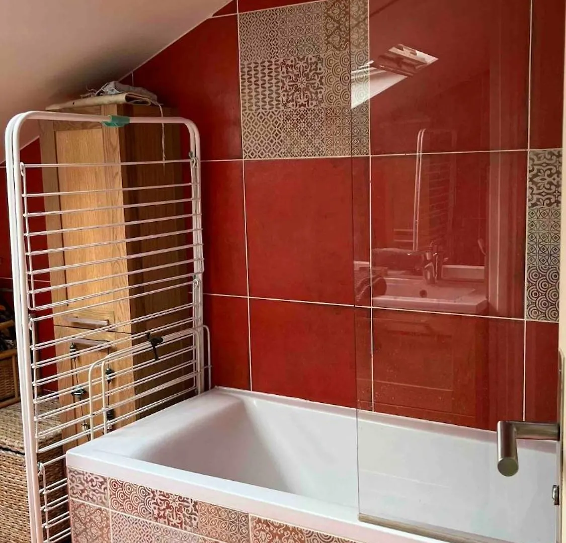 Large, Quiet, Familial Top Floor Duplex Paris 0*,